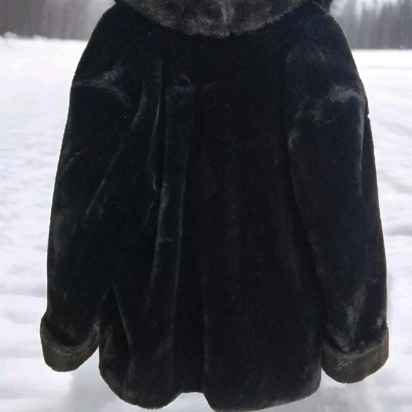 Style VI Ltd Women's Faux Fur Black  Winter Coat. Made In USA. - Picture 2 of 9